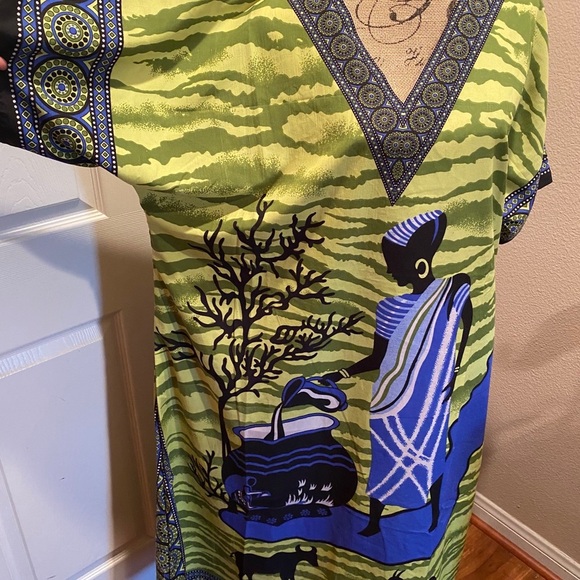 Long Multi colored print Kaftan. - Picture 2 of 4